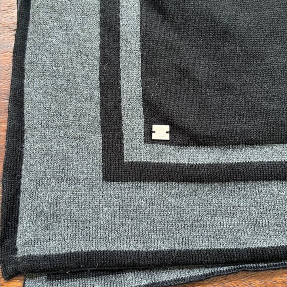 LAUREN RALPH LAUREN Jet Setter Reversible Knit Poncho Wrap Black Gray OS (EUC) - Picture 6 of 8